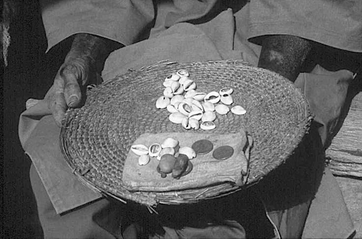 historic photo of marketplace money cowrie exchange